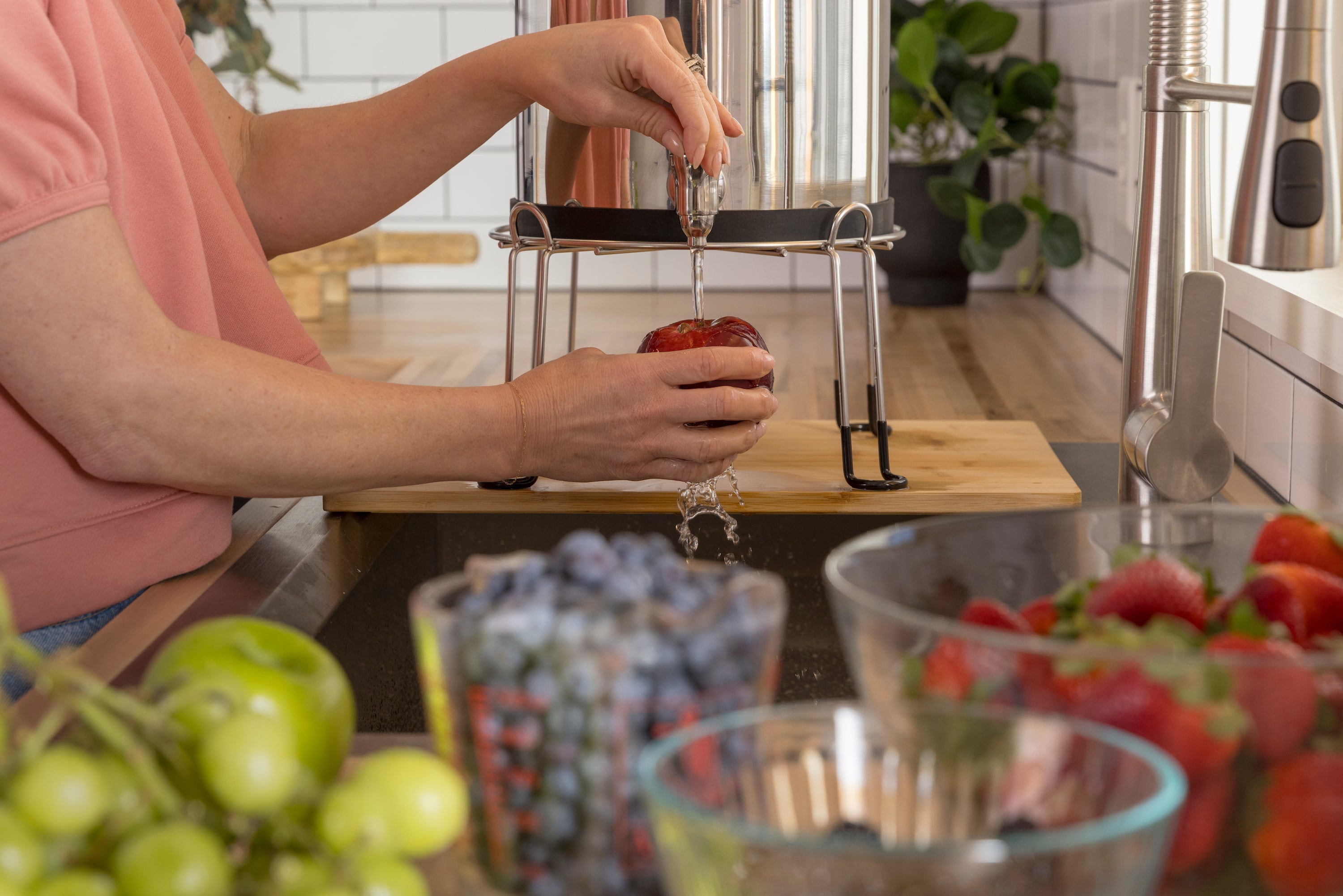 Alleviate Bloat, Acne, and Lethargy with Infused Filtered Water